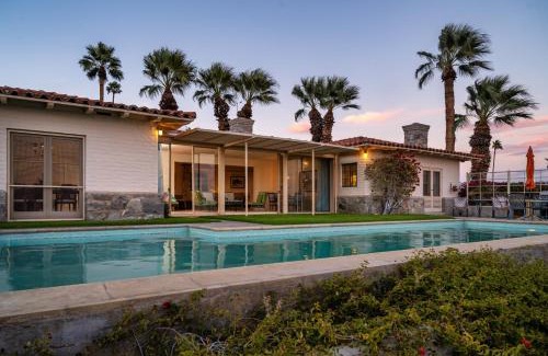 Little Tuscany House | Cielo Vista Retro Palm Springs Getaway