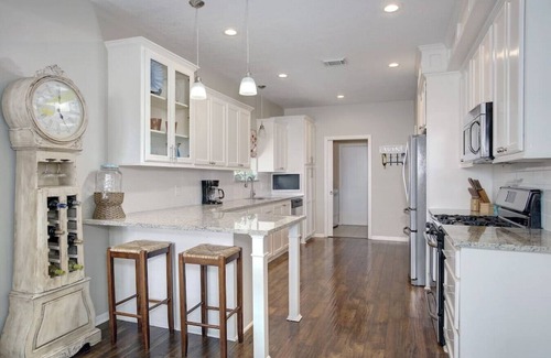 Clear Lake Shores House | Cien · Kemah Boardwalk Escape w BIKES