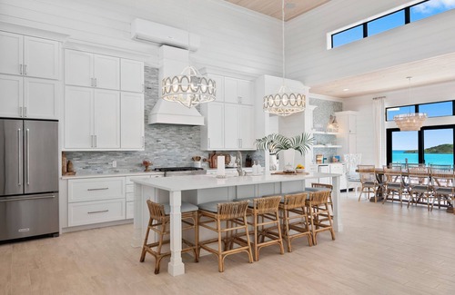 William's Town House | CIESTA SANDS- Beachfront Luxury, Top Beach, 4 bedrooms w private bath, Pool