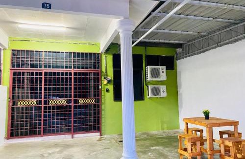 Kampung Charuk Kit House | Cik Misi Homestay (2)