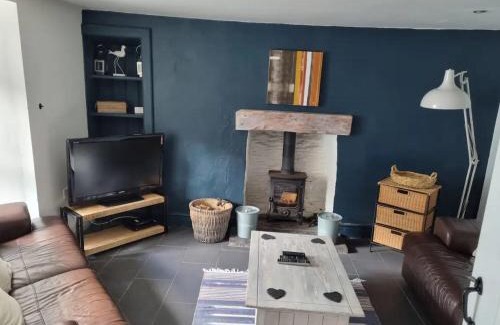 Tan-y-groes House | Cilrhiw, Seaside Stone Cottage in Llangrannog