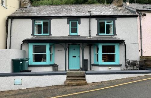 Tan-y-groes House | Cilrhiw, Seaside Stone Cottage in Llangrannog