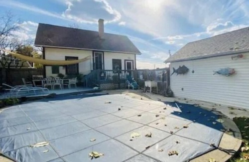 Roselawn Finance House | Cincinnati Oasis Hot Tub/Pool
