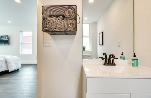 Norwood Apartment | Cincinnati Studio ~ 8 Mi to Findlay Market!