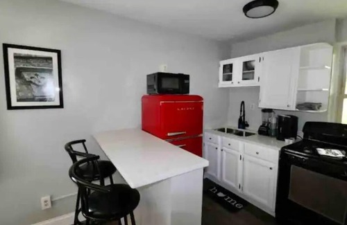 Roselawn Finance Apartment | Cincinnati Themed, Historic Big Sky Apartments!