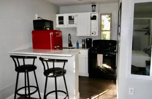 Roselawn Finance Apartment | Cincinnati Themed, Historic Big Sky Apartments!