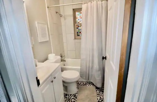 Roselawn Finance Apartment | Cincinnati Themed, Historic Big Sky Apartments!