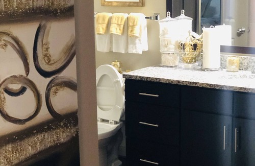 Downtown Cincinnati Apartment | Cincy Elegant Suite at the Riverfront