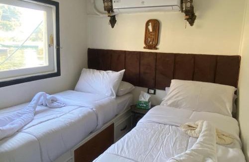 Shurtah al-Dakhlah Hotel | Cinderella Malika boat
