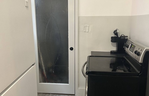 East Price Hill Apartment | Cindy Cozy Comfort in Price Hill - 10 mins to DWTN