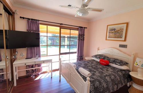 Warrandyte House | Cinema, golf, swimming pool, large space for the ultimate enjoyment
