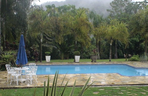 Itariri House | Cinema in the Mountain