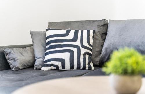 Roath Apartment | Cinema Studio Room with Spa Facilities For Couples