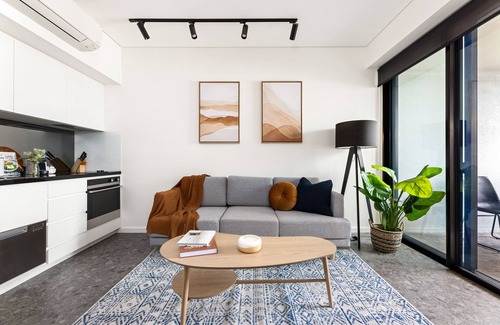 Cremorne Apartment | Cinema Suites Apartments by Urban Rest