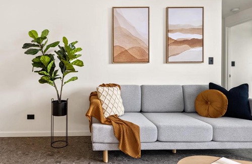 Cremorne Apartment | Cinema Suites Apartments by Urban Rest