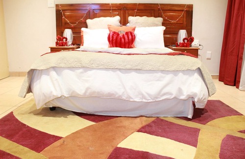 Primrose House | Cinematic Guest House - The Titanic Room