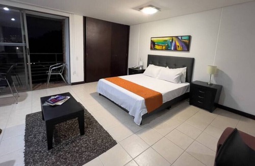 Manrique Apartment | Cinnamon 703 · Queen Bed, Fast-Wifi, Netflix, Balcony w/ view