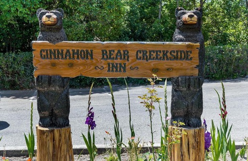 Sonoma Bed & Breakfast | Cinnamon Bear Creekside Inn