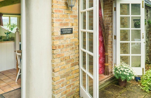 Dre-fach Felindre Cottage | Cinnamon Cottage, Newcastle Emlyn
