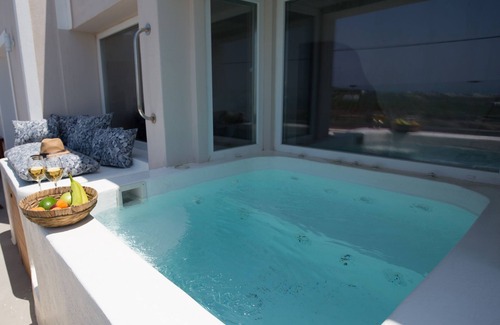 Pyrgos House | Cinnamon Suites House