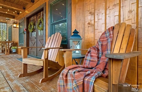Eureka Springs Cabin | Cinnamon Valley - The Barn