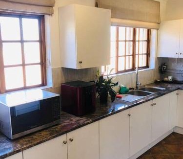 Ekurhuleni Villa | Cipresso Guesthouse