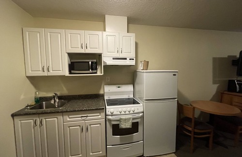 Weyburn Hotel | Circle 6 Motel