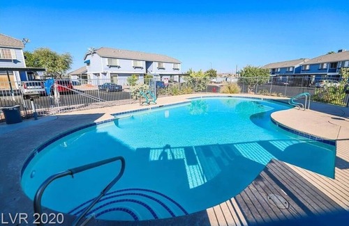 Whitney Condo | Circle duck
