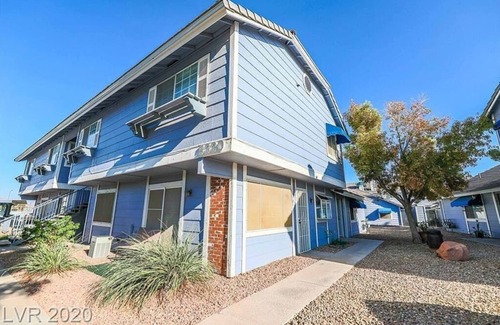 Whitney Condo | Circle duck