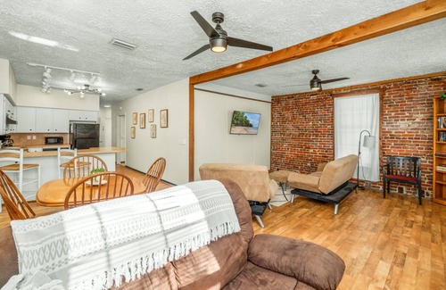Sebring Apartment | Circle Overlook-Private Downtown apartment