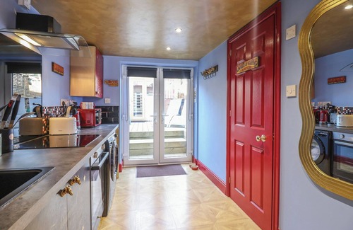 Treffynnon Cottage | CIRCUS CIRCUS, pet friendly, character holiday cottage in Holywell