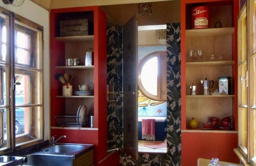 Graefenthal House | Circus wagon on the edge of the forest, family friendly, pets allowed