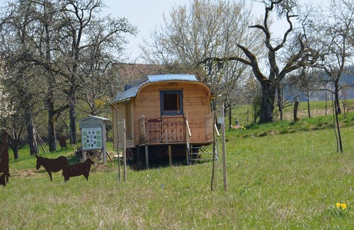 Waldbeuren House | Circus wagon "Villa Abendrot", the other way to spend your vacation.