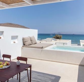 Molos House | Citadela Paros Molos - Beachfront Maisonette with Plunge Pool