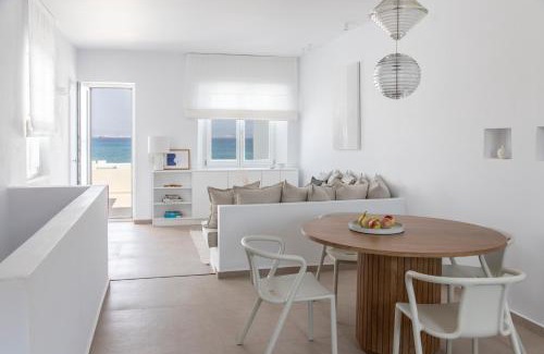 Molos House | Citadela Paros Molos - Beachfront Maisonette with Plunge Pool