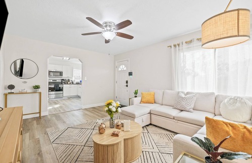 Sulphur Springs House | Citrus Grove Retreat: Fun, Relaxation, & Sunshine - 3bdr 2ba