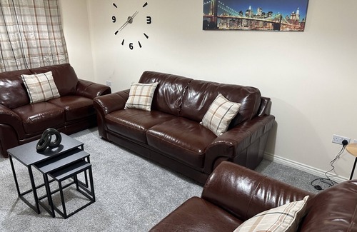 Broadheath House | City Airport Apartment