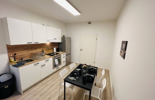 Kernstadt Apartment | City Apartment 3 Bedrooms 8 Beds Kitchen