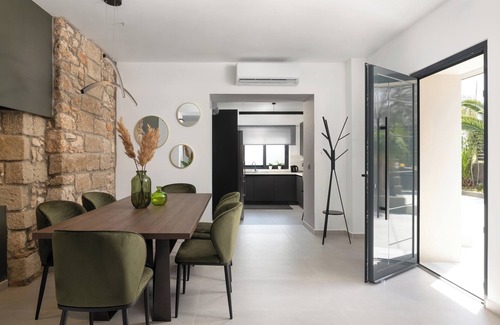 Petaloudes Villa | City Art Villa
