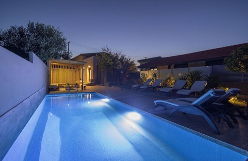 Petaloudes Villa | City Art Villa