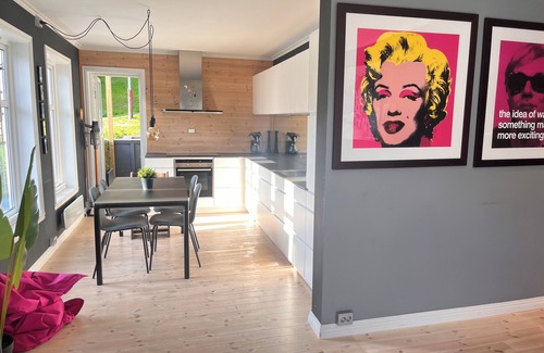 Alesund Apartment | City break with free parking and EV charging