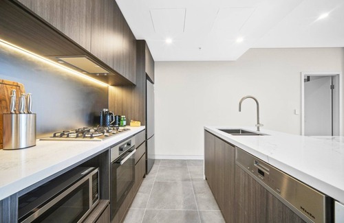 North Strathfield Apartment | City&Bridge View 2 Bed+Study | Homebush