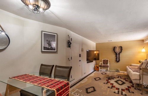 Capitol Hill Condo | City Cabin feat. star room