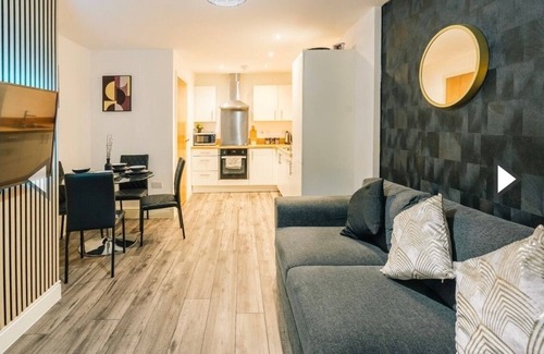 Sheffield Apartment | City centre gem: Luxe 1 bed flat