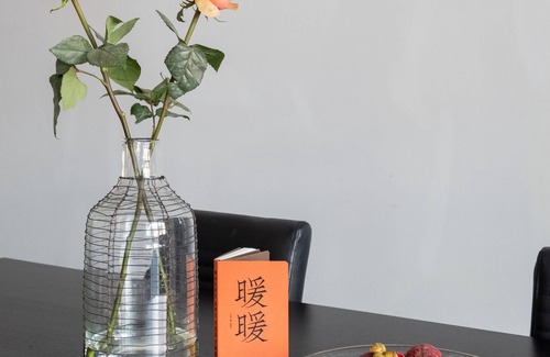 Jing'an Condo | City Center !1100 Sq ft Apt. Near Sbwy 2@Nan Jin Xi Rd. Full Kitchen. Sleeps 4
