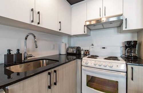 Saint-Roch Apartment | City Center, 2 bathroom, AC, Parking, Pool