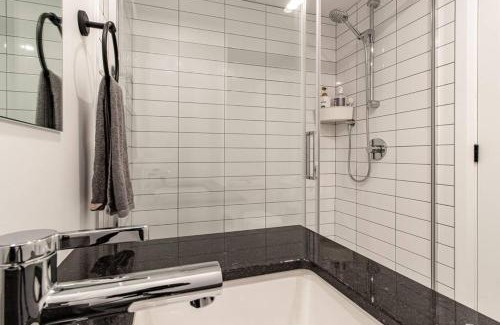 Saint-Roch Apartment | City Center, 2 bathroom, AC, Parking, Pool