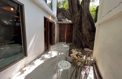Bang Rak Apartment | CITY Center 5 BR cozy home, the famous TALAT NOI