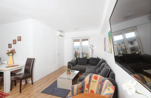 Resita Apartment | City Center Accommodation - 501