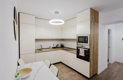 Resita Apartment | City Center Accommodation 210